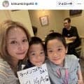 「親子みたいやん」３７歳美女ゴルファー、微笑ましい３ショット「可愛い子達」「顔ツルツル」「双子ちゃんのお姉さん」…金田久美子