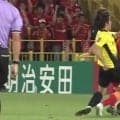 「納得いかないよ！」柏MFの"ファウル判定"が物議「先にボールに触れてるじゃん」「報復的な印象」