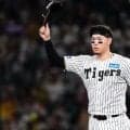 佐藤輝明が「キスしてるように…」　MLB移籍表明の数日前…“強烈な愛”に涙腺崩壊