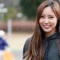 短パンから美フォーム「いつ見ても素敵」　野球美女が“剛速球”「相変わらずいい球」