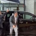 巨人　松井秀喜新監督がジャイアンツ球場電撃訪問　チェック柄のグレージャケット姿　残留組練習を視察