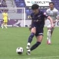 「バケモン過ぎるだろ」「代表呼んでくれ」広島の23歳FW、超絶足技からのニアハイぶち抜きゴラッソ炸裂でSNS沸騰「海外に行きますね」