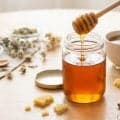 のどの痛みにはちみつは効果がある？咳の研究と取り入れ方・注意点を解説