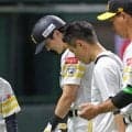 ソフトバンク　周東佑京にアクシデント　左腕への死球で表情を歪めてベンチ裏へ　１試合２死球目に球場が騒然　治療を受けてプレー続行も