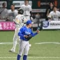 ＤｅＮＡ・東克樹とソフトバンク・山本祐大　かつてのバッテリーが日本Ｓで初対戦　ソフトバンクがまさかの７イニングで５度目の併殺