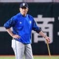 【DeNA】相川監督、神里は「ちょっと厳しい。察してください」前夜負傷退場、松葉づえで球場入り