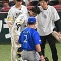 「これぞスポーツマンシップって感じすごい」　ＤｅＮＡ・牧　一塁上で交錯し倒れ込んだソフトバンク・牧原大を介抱　ＳＮＳ「お互いリスペクトを感じていいね」