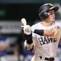 「パ・リーグで2年連続3割は凄まじい」SB日本一メンバーが移籍市場に？　他球団ファンも熱視線　昨年リーグ首位打者の安打製造機「内外野をハイレベルでこなすし、どの打順でも起用できる」