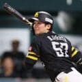 「センター守れるし絶対オファーある」日本シリーズ40人枠にも入ったSB28歳外野手の戦力外通告に他球団ファン衝撃「広島と阪神にも守備 走塁のスペシャリストが欲しいな」