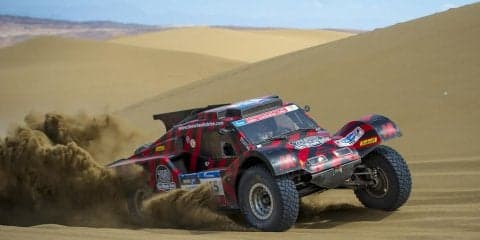 シルクウェイラリー：元サインツ車のバギーを駆るアモスがステージ勝利、プジョーはデプレの首位キープ体制