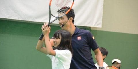 錦織圭、小学生とテニス交流…「わ、やば」思いっきり打ち返してしまうシーンも！