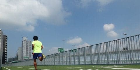 まるで空を走るような開放感！大阪のランニングスポット「ヘルスエイド エアトラック」を走ってきた