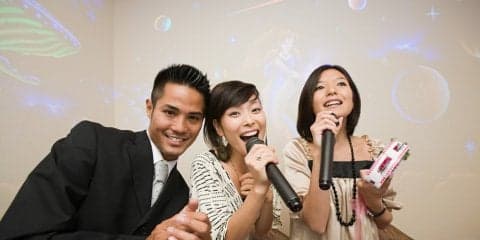 歌ってスリムに!? カラオケで効率良くカロリーを消費する秘訣とは？