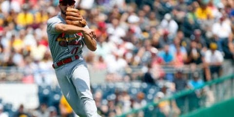 【MLB】23歳遊撃手、三遊間の深い位置から一塁へどよめき呼ぶ送球「素晴らしい肩」