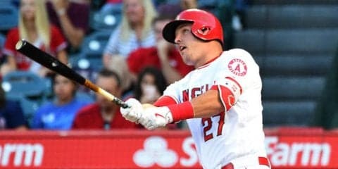 【MLB】ファウル球の危険を“疑似体験”!?　カメラ直撃トラウト打球のド迫力映像