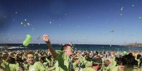 水風船を投げ合う新スポーツ「水風戦」…日本一決定戦8月開催