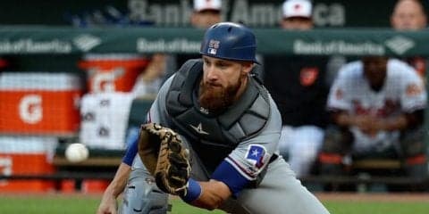 正捕手ルクロイをレンジャーズが放出、ロッキーズへトレード