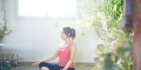 ヨガの効果がもっとも得られるのは朝昼晩いつなのか？