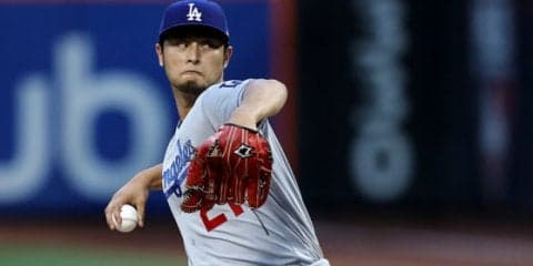 移籍後初登板のダルビッシュ、初回強烈ライナー好捕！　ピンチ切り抜ける