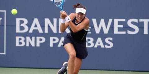 ウィンブルドン女王のムグルッサがコニュを圧倒し準決勝へ [バンク・オブ・ザ・ウェスト・クラシック]