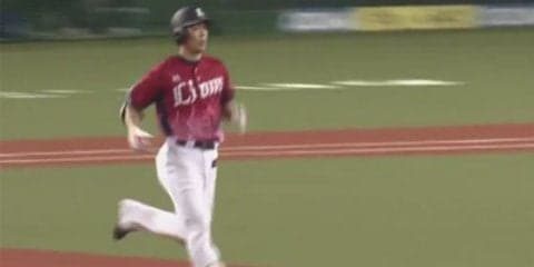 西武秋山が“珍本塁打”　打球がフェンス上で跳ね返り、左翼ポール手前を通過して客席へ