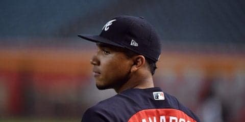 いったい何が…ルーキーが試合開始前に転倒→そのまま負傷退場の“悲劇”