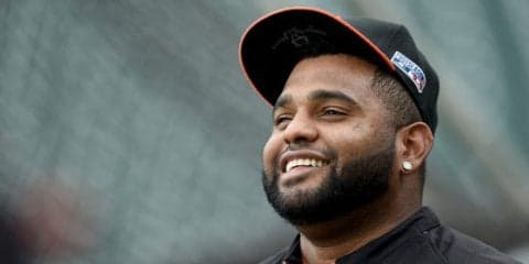 【MLB】一時は体重増で批判浴びた「パンダ」が…横っ飛び→膝立ち送球の華麗美技