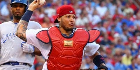 名捕手モリーナ、味方投手も呆然の強烈牽制「走者は塁上で寝てはいけない」