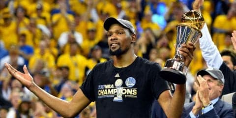 デュラントが明かす年俸減額の真意「僕はダンカンやノビツキーがチームをどう助けてきたかを見て学んだ」