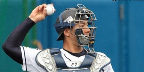 西武逆転で連勝　炭谷「何とかつなごうと」2打点、秋山の驚愕バックホームも