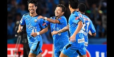 川崎Ｆのすさまじい攻撃。「４バックを捨てた」鹿島の動揺を見逃さず