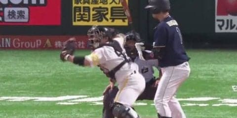 ホークス甲斐の「キャノン砲」炸裂　盗塁死の西野は二塁ベース上で呆然