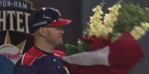 ハム栗山監督と通算100号レアードの“絆”「日本のお父さん」「俺はお前の親父」