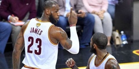 レブロン・ジェームズとカイリー・アービングがマイアミで密会？ キャバリアーズ残留で一気に問題が収束する可能性も