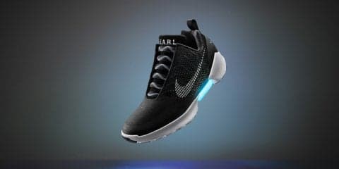 一瞬の操作でシューレースの微調整ができる「ナイキ ハイパーアダプト 1.0」9月発売