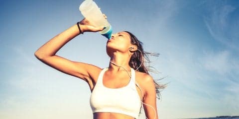 コンビニで買えるダイエット飲料、気になるその成分は？