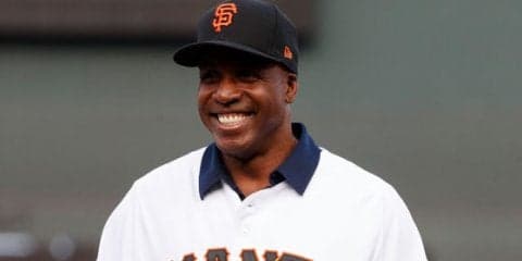 衰え知らず!?　ボンズ氏が美技披露　「ゴールドグラブのスキル」が話題に