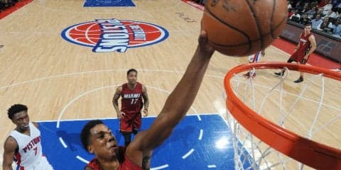 レブロン・ファミリーの夏休み、マイアミでハッサン・ホワイトサイドと競演した12歳のレブロンJrがアリウープパスを披露