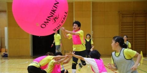 今年は日本で世界大会も！みんなが主役になれる「キンボールスポーツ」を体験してみた