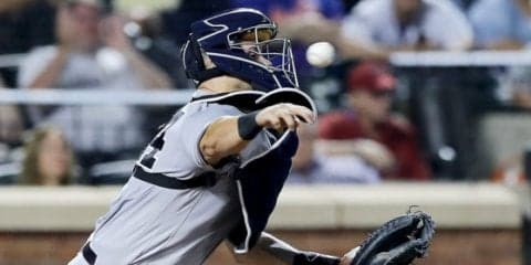 ヤンキースの若きスター捕手、相手の走塁を「台無し」にする「キャノン送球」