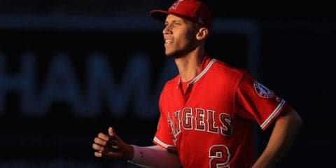 【MLB】メジャーNO1遊撃手が驚愕の行動に…実況「なぜグラブを使わないんだ？」