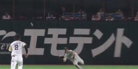 ホークス中村が守備でビッグプレー！　ダイビング好捕で金子侑の安打奪う
