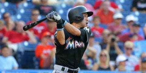 イチローが代打勝ち越し3ラン、右中間深部に132メートルの特大弾