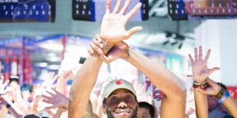 中国訪問中のカワイ・レナードの笑顔にマヌ・ジノビリが困惑「何があったんだ？」