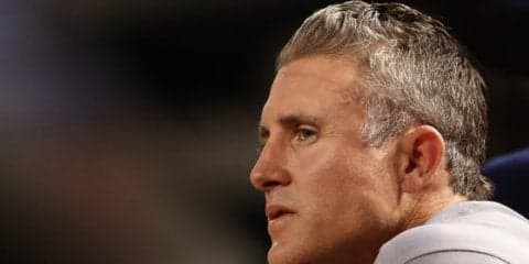 38歳二塁手の圧巻ライナー好捕に敵地騒然「マジか？」「尋常じゃないプレー」