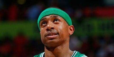 セルティックスファン、トレードでキャバリアーズに放出されたアイザイア・トーマスのジャージーに火を点ける『愚行』に