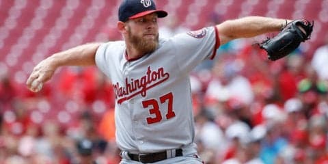 「これは手品ではなく魔術」!?　好打者のけぞらせた驚異のカーブが話題に