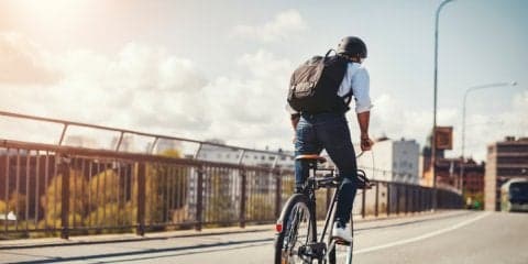 安全走行のために覚えておきたい、自転車の“ハンドサイン（手信号）”