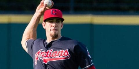 米新人外野手“マシーン”が“スーパーマン捕球”、実況「アンビリーバボー」