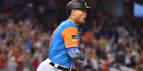 スタントンが今季50号アーチ、イチロー＆田澤出場なしもマーリンズ4連勝